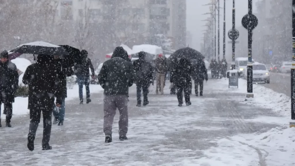 Yağışlar Kar Havasına Dönüyor: İç ve Doğu Kesimlerde Kar Alarmı