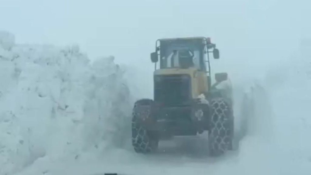 Yoğun Kar Yağışıyla Mahsur Kalan Vatandaş Güvenli Kurtarıldı