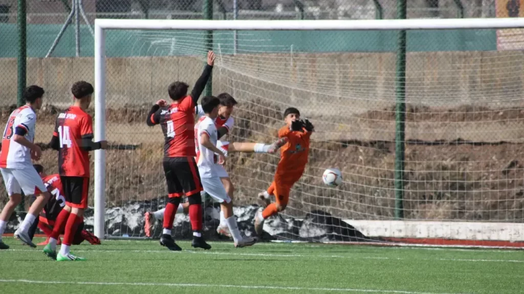 Zaraspor FK 3-1 İ. Alperenspor: Hızlı başlayan üstünlük devam etti