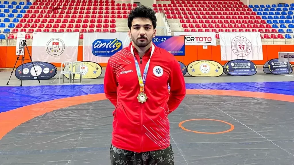 77 kg’da Özgür Bakar Türkiye Şampiyonu ve Dünya Seçmeleri için