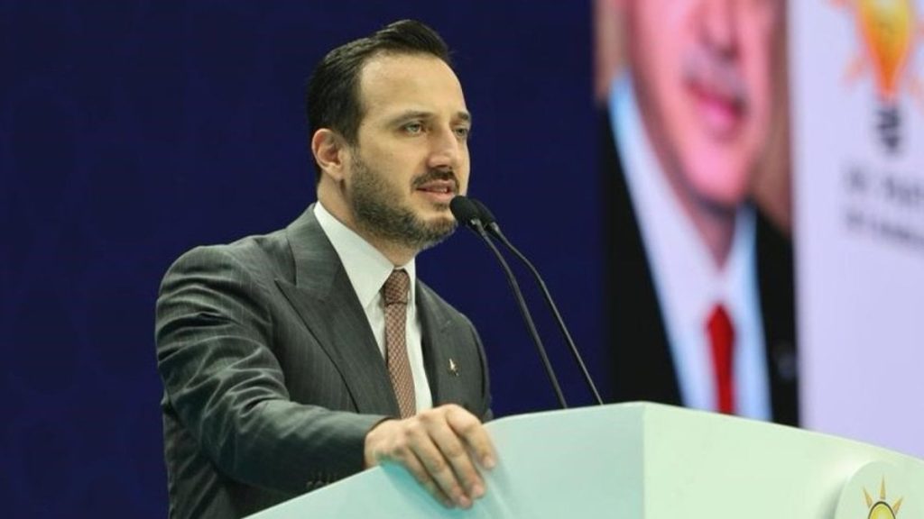 AK Parti’den Özel’e yönelik sert tepki: Siyasi dil ve yaklaşımın çöküşü