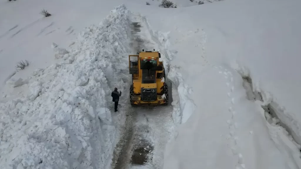 Bitlis’te Karla Mücadele Bütçe ve Ekiplerle Sürüyor