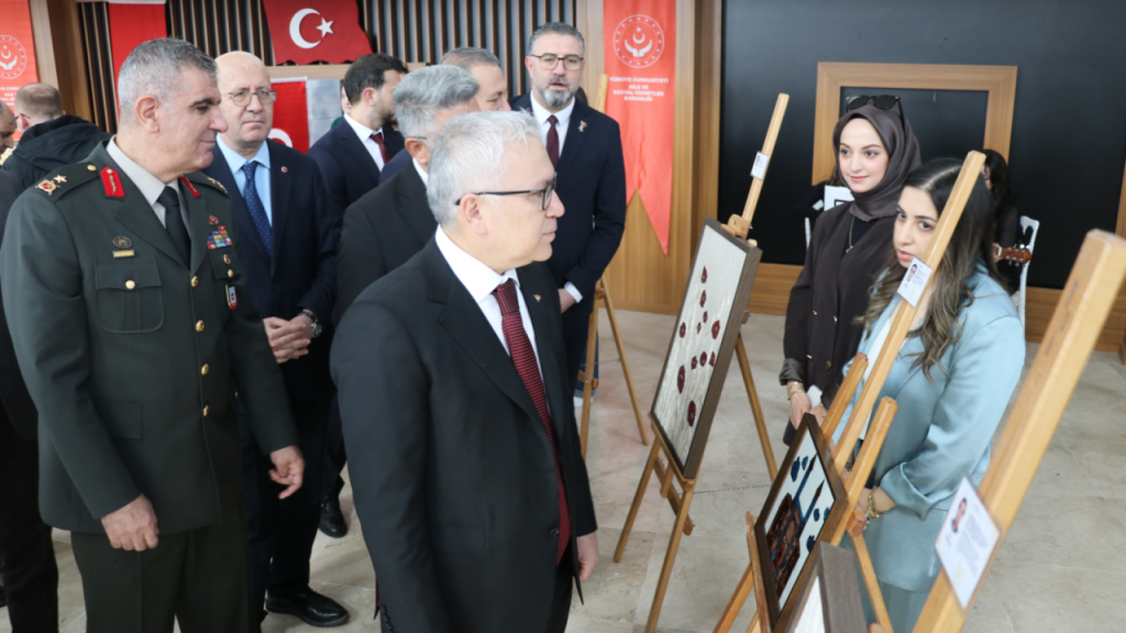 Çanakkale Şehitliği’nde anma töreni ve sergi açılışı