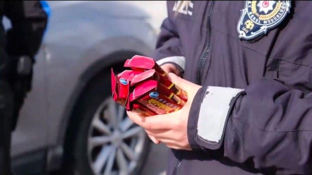 İlçe Emniyeti Ramazan’da iftariyelik ikramıyla sürücülere destek sağladı