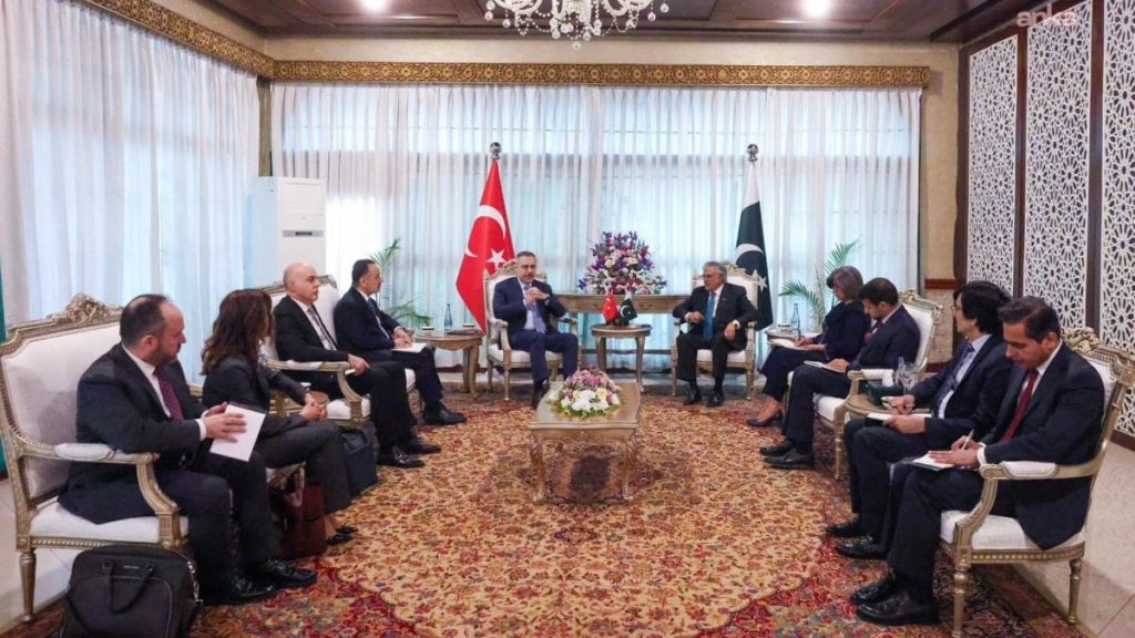 İran konulu toplantı Hindistan’da değil, Pakistan’da başladı