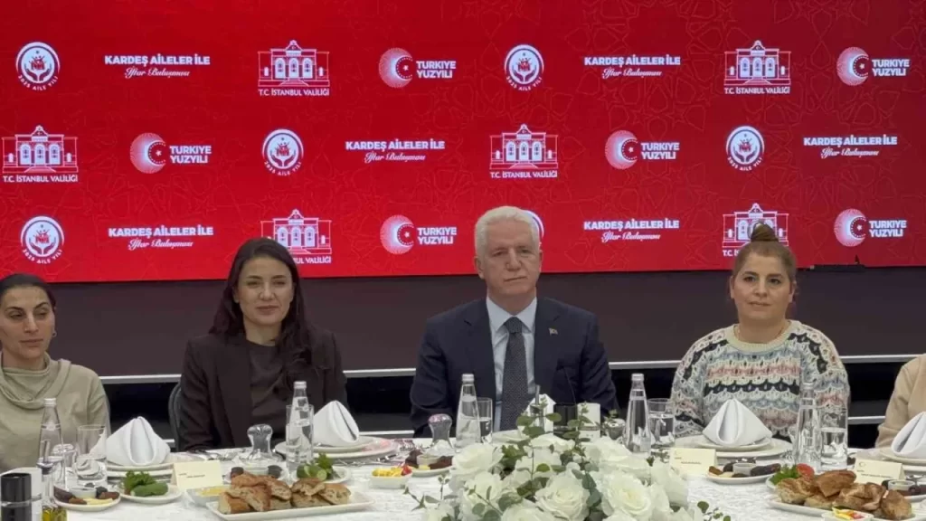 İstanbul Valisi Gül, iftar programında çocuklara destek müjdesi verdi