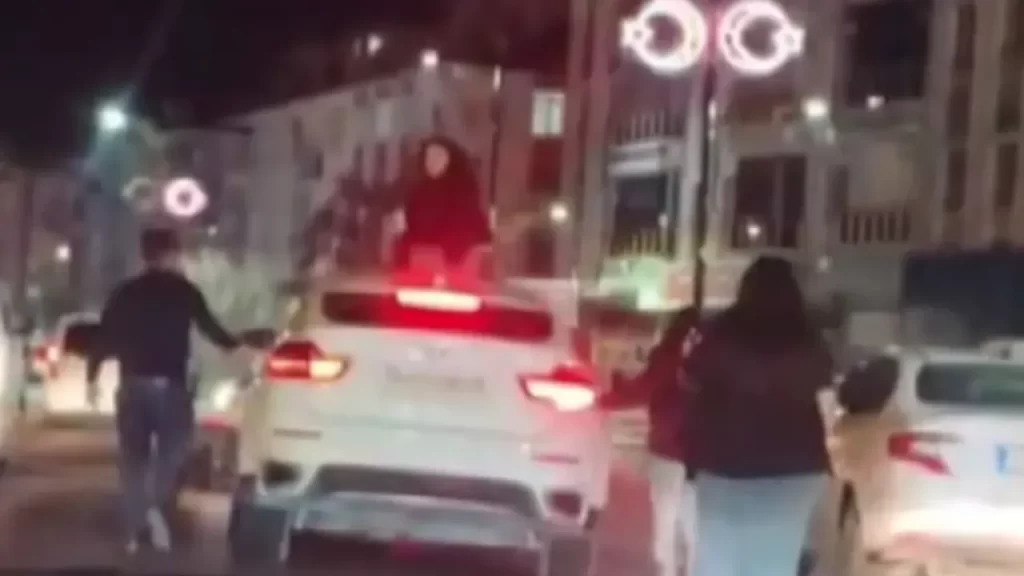 Kadın Trafikte Kavga Çıkarıp Aracı Zarara Uğrattı: Olay Gelişmesi