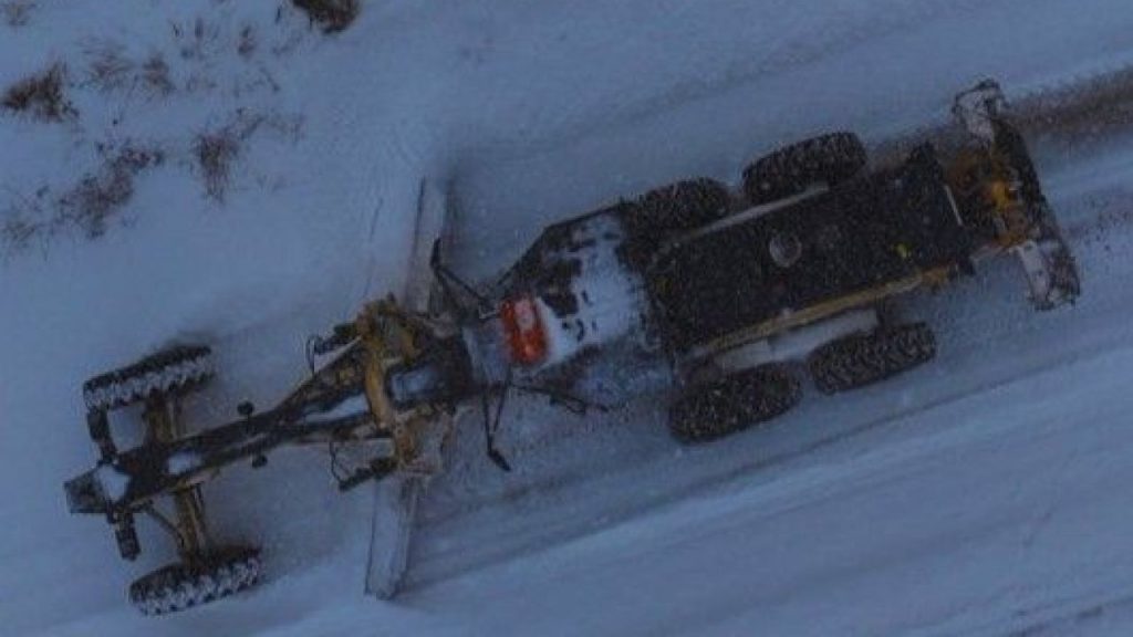 Kar yağışı il genelinde 166 yol ulaşıma kapandı