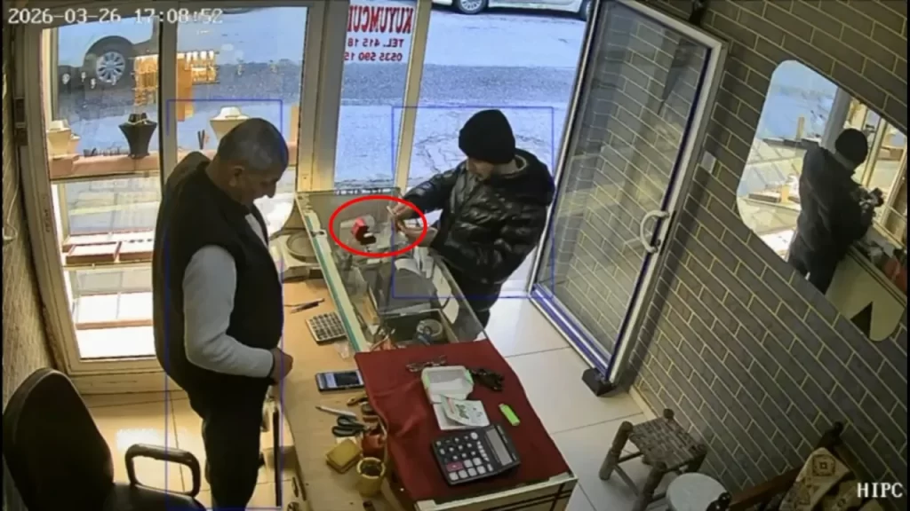 Kuyumcuda Yüzük Hırsızlığı: Şüpheli Hızla Kaçtı