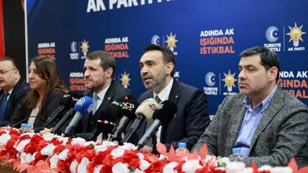 Mersin’de yatırımlar ve belediye eleştirileri değerlendirildi