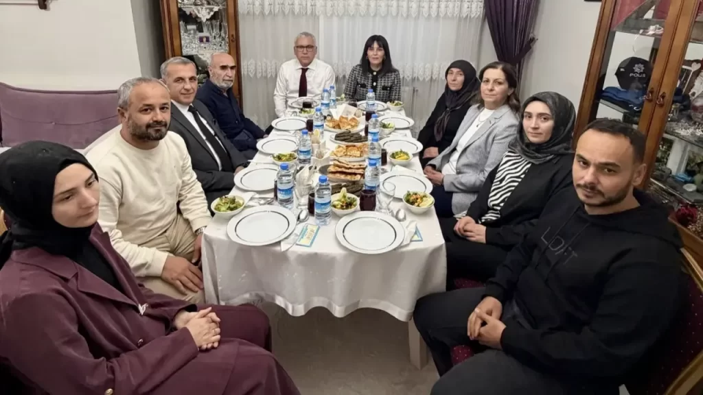 Şehit Ailesiyle İftar: Vali Şimşek ve Eşi Dayanışma İçinde
