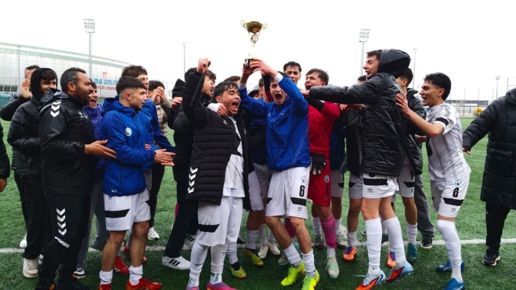 Sivas Gücü Belediyespor U-18 Şampiyonu ve Türkiye Şampiyonası’na Gitti