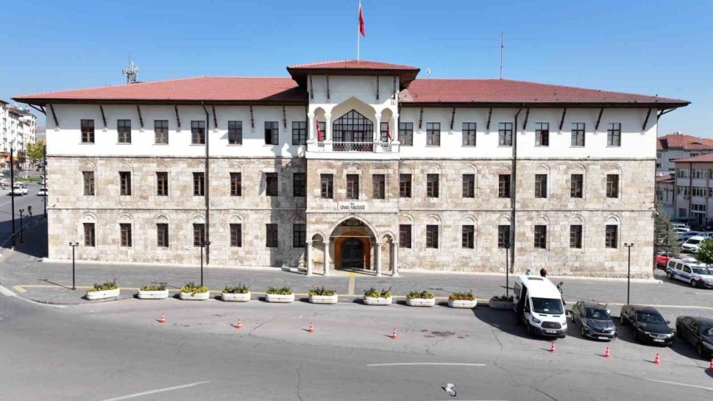 Sivas ve çevresinde güney yönlerden kuvvetli rüzgâr ve fırtına bekleniyor