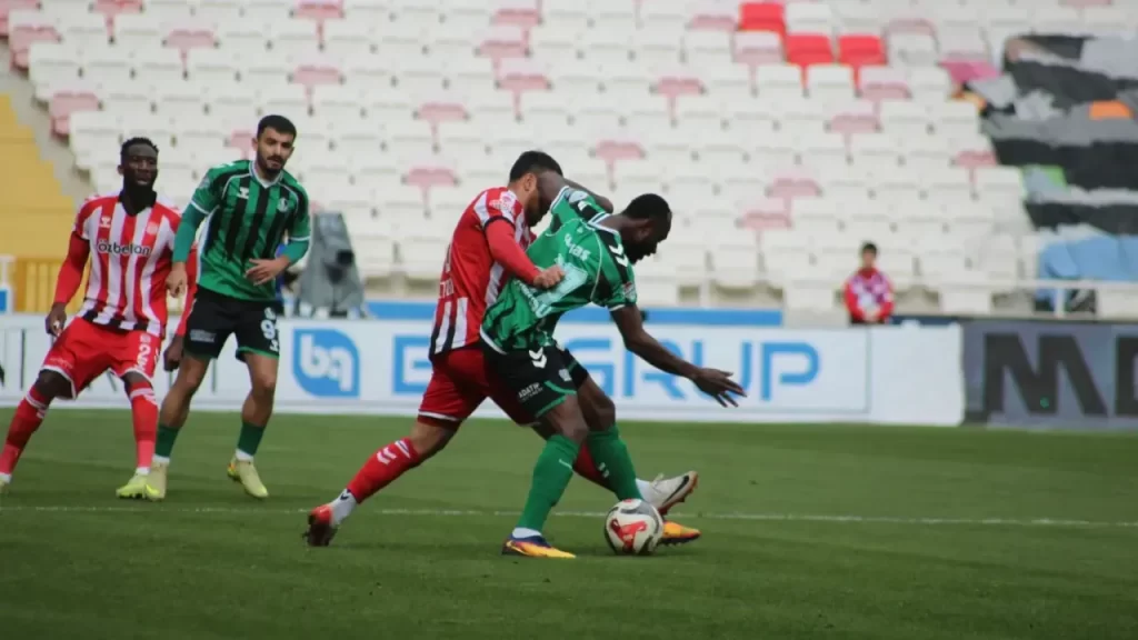 Sivasspor Hatayspor karşılaşmasıyla 30. hafta heyecanı sürüyor