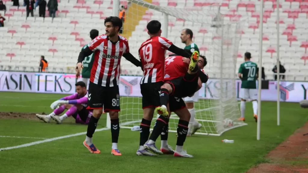 Sivasspor, uzatma golüyle Ümraniyespor’u devirdi