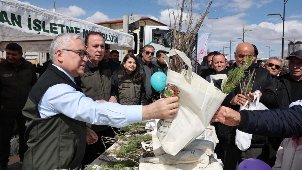 Sivas’ta 20 bin fidan dağıtımıyla çevre bilinci güçlendiriliyor