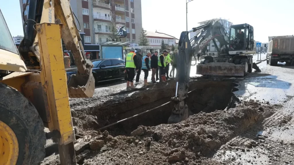 Sivas’ta ana su borusundaki patlama; kesinti sürüyor
