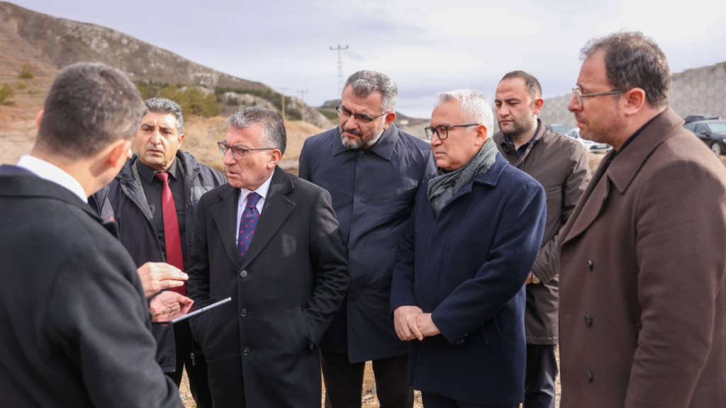 Sivas’ta hastane yolundaki köprülü kavşak çalışması sürüyor