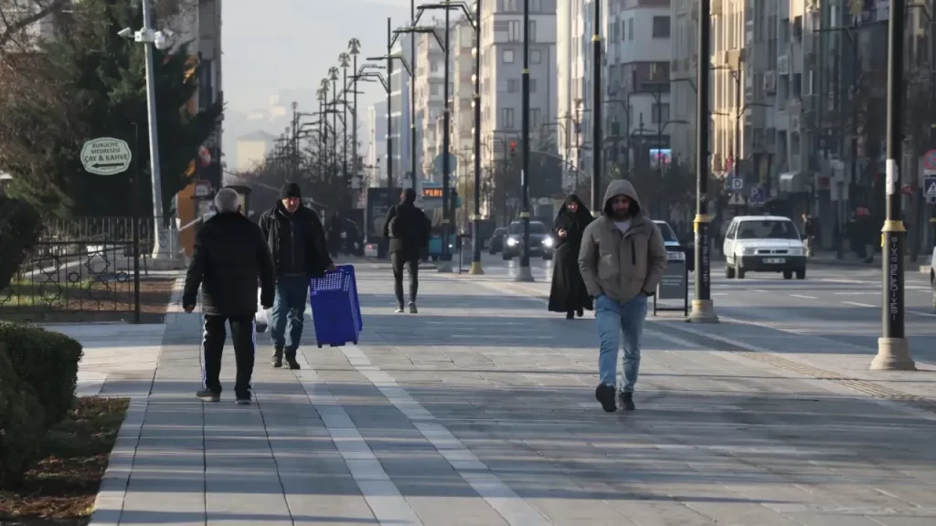 Sivas’ta Ramazan Bayramı: Vatandaşlar Bayram Namazı ve Güncel Aramalarda Yoğunluk Yaşadı