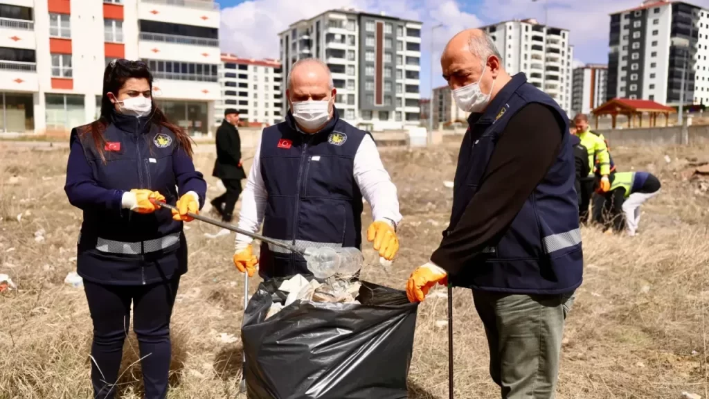 Sivas’ta Sıfır Atık için mahalle temizliği seferberliği