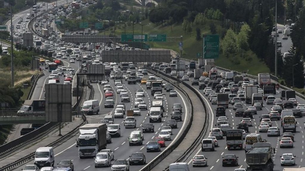 Standart dışı plaka denetimleri 1 Nisan’a kadar rehberlik şeklinde sürüyor