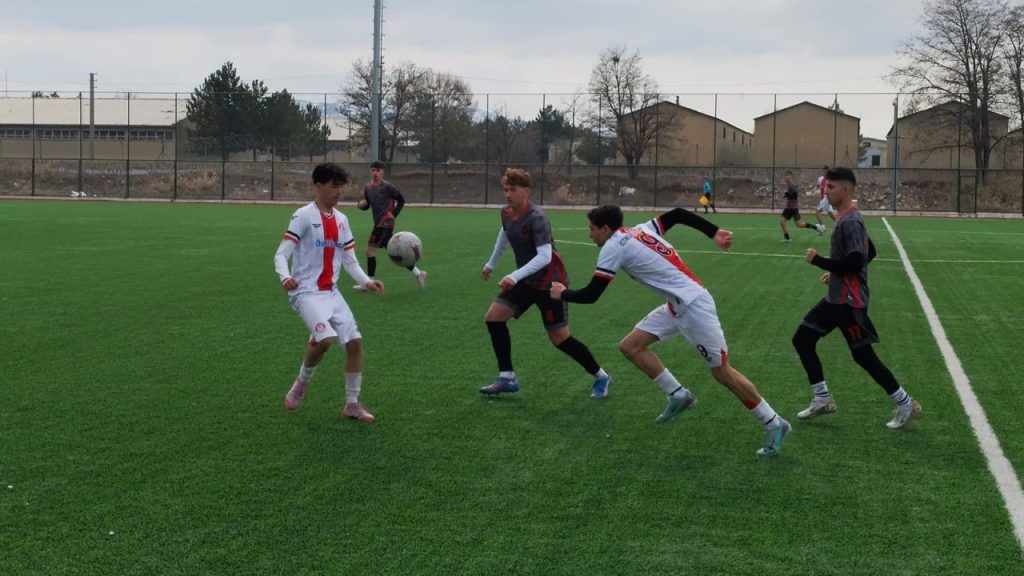 U-18 Ligi’nde heyecan sürüyor: Grup savaşları skoru değiştirdi