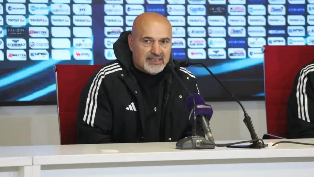 Ümraniyespor Teknik Direktörü Albayrak: İkinci yarıdaki mücadeleyle denge kurduk