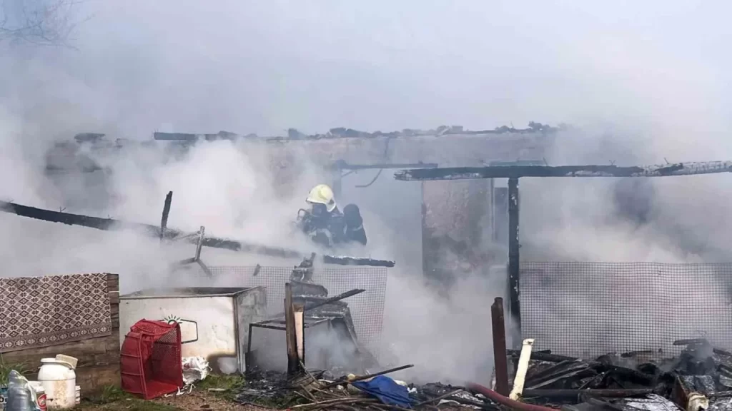 Yangın Kısa Sürede Büyüyüp Evi Sardı: Olay Yerinde Soğutma Sürüyor