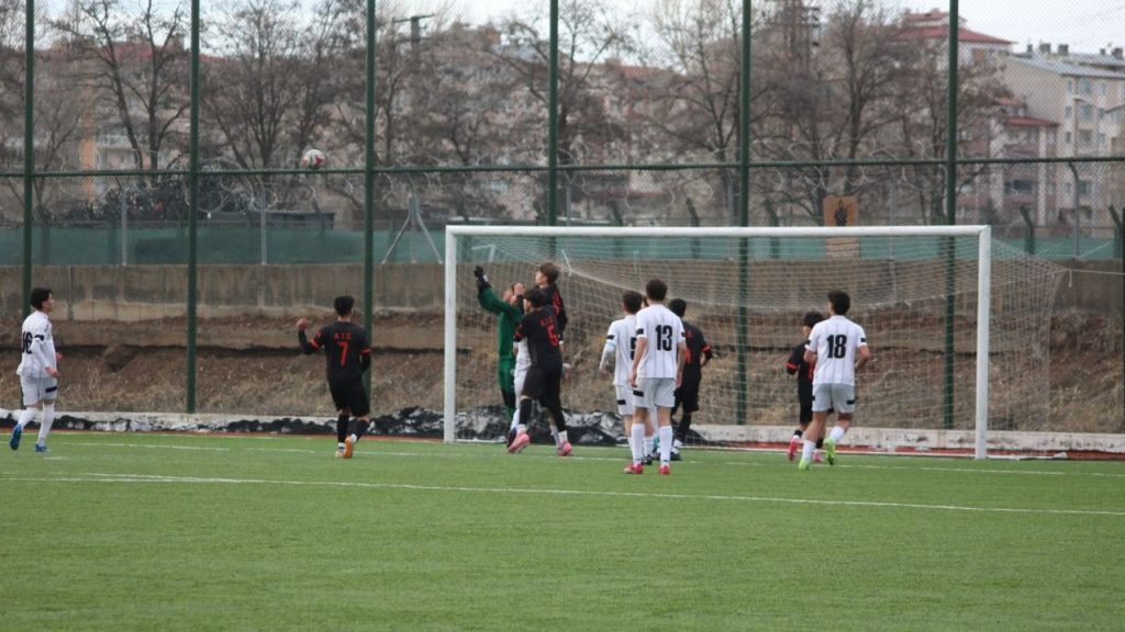 Yarı finalde çapraz eşleşmeler; yolunu açan sonuçlar