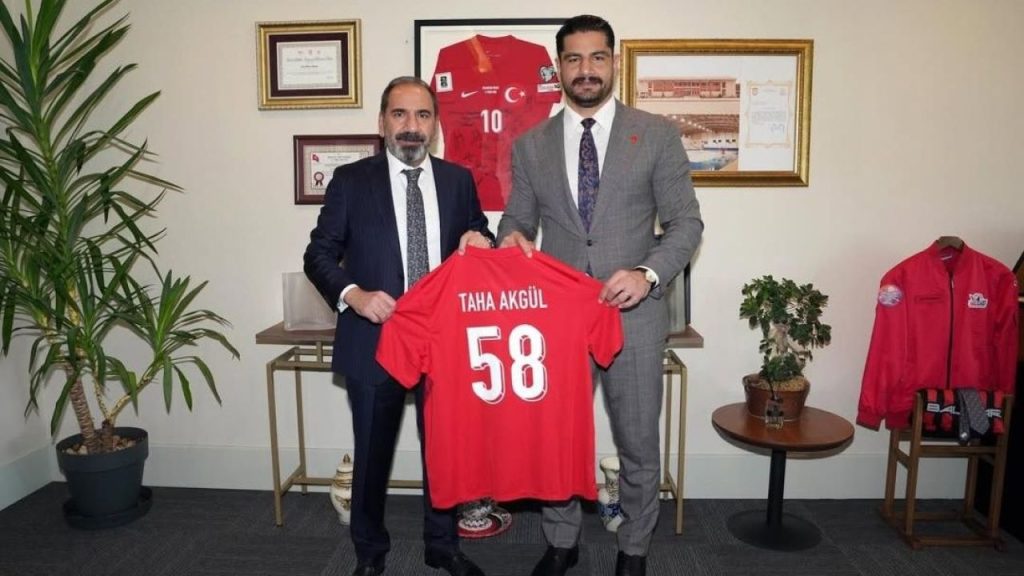 Akgül ile Otyakmaz’dan Dostluk Ziyareti: Milli Takım Forması sürprizi