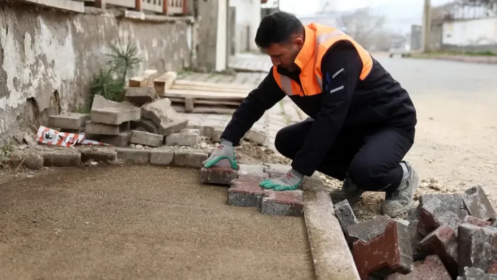 Altyapı ve Üstyapı Çalışmaları Kent Genelinde Sürüyor