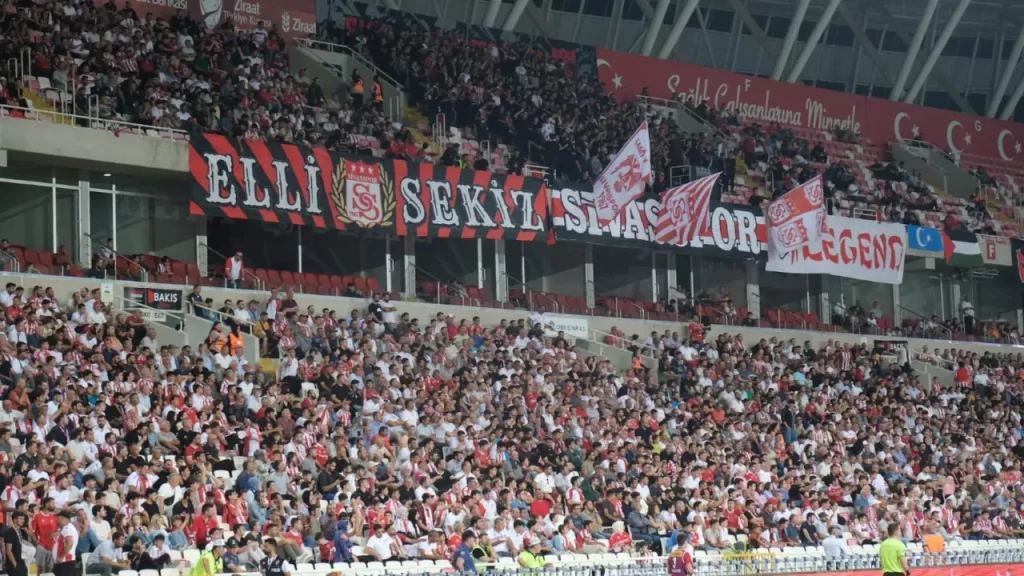 Ankara’dan Sivas’a Taraftar Konvoyu: Esenler Erokspor maçı için yolcuyuz