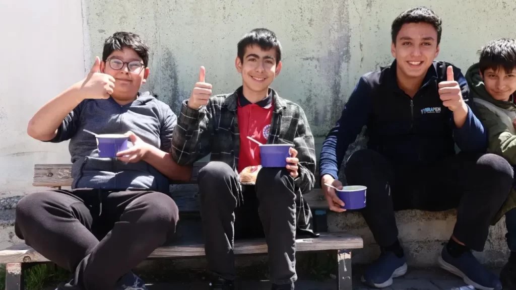 Belediye Desteklerle Öğrencilere Sıcak Öğle Yemeği