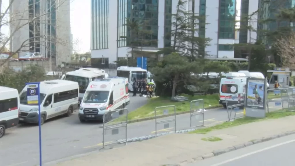 Beşiktaş Yapı Kredi Plaza önünde çatışma: 1 ölü, 2 yaralı