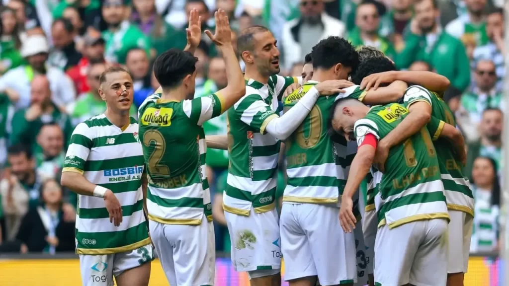 Bursaspor 5-1 Somaspor: Şampiyonluk için bir adım daha