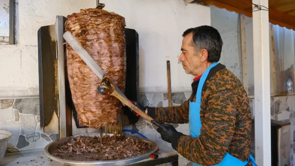 Çarşamba Döneriyle Toplumsal Dayanışma ve Gönül İmarı