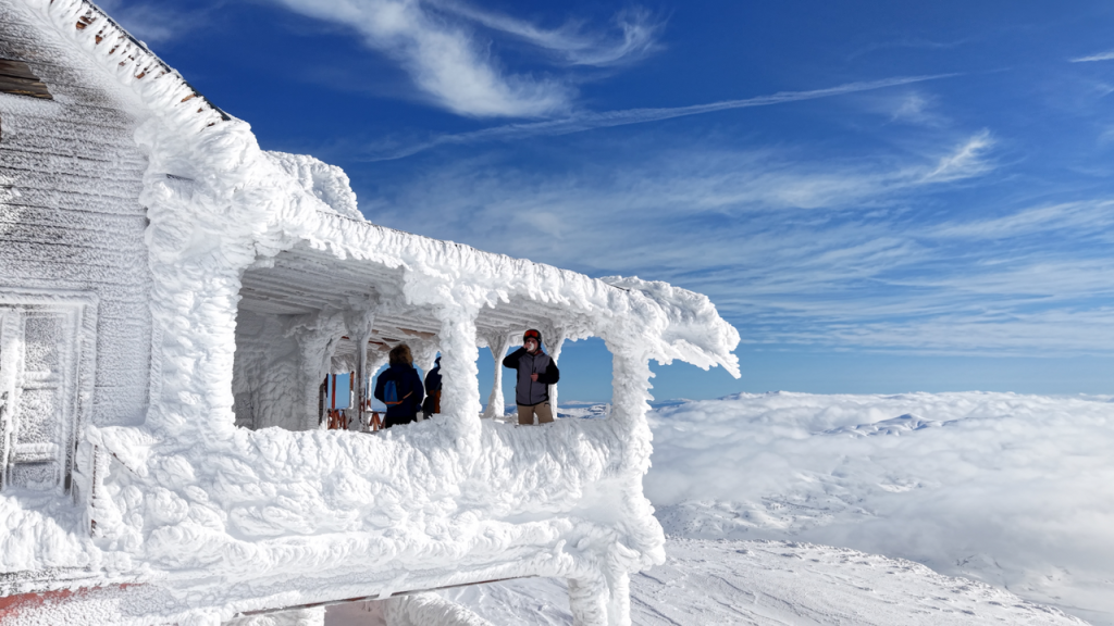 Doğu Anadolu’da kar fırtınası: kayak merkezlerinde kar kalınlığı zirve yaptı