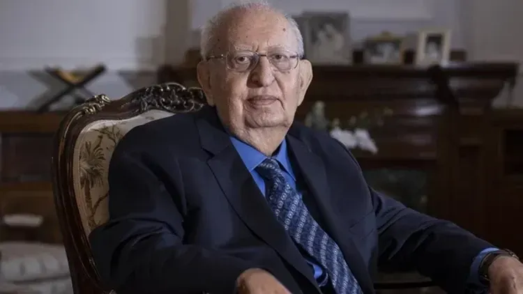 Eski TBMM Başkanı Cindoruk Koç Üniversitesi’nde Tedavi Altında