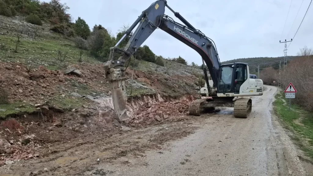 Fındıcak Köy Yolu Genişletiliyor: Virajlar Daha Güvenli