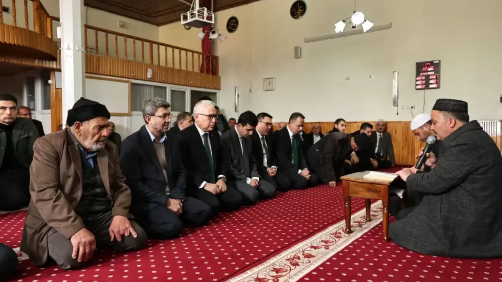 Gözköy Mevlidinde Vali Şimşek ve HSK Başkanvekili ailenin yanında