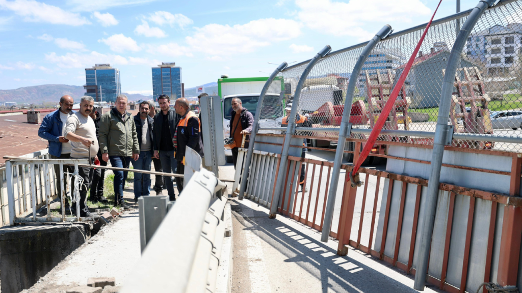Gültepe Köprüsü Korkulukları Yenileniyor, Güvenlik Artırılıyor