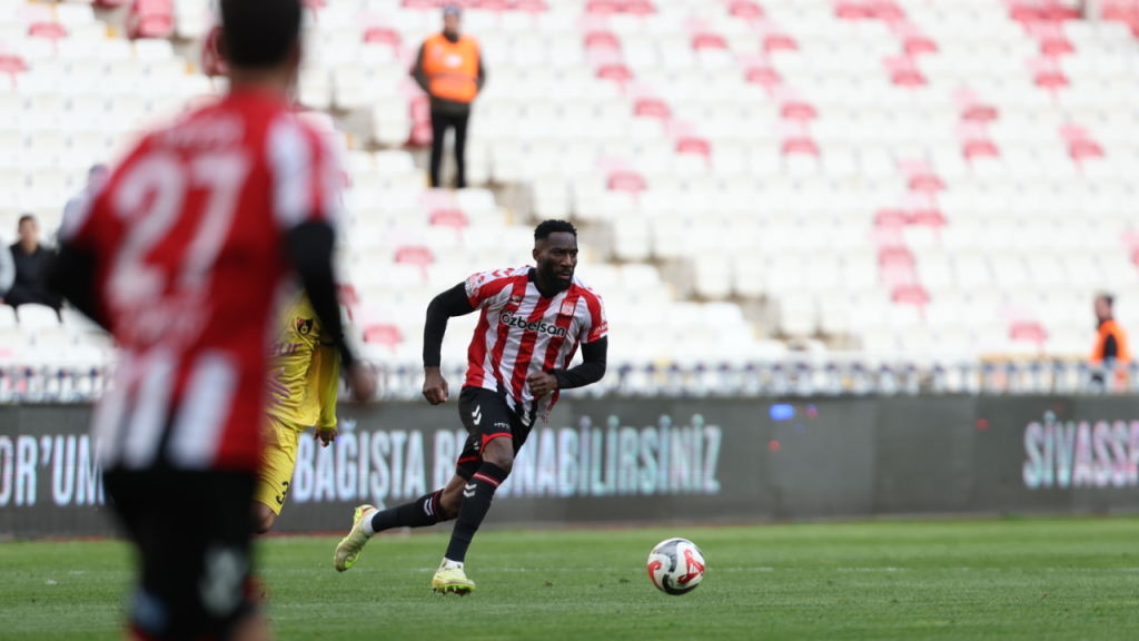 İstanbulspor, Sivasspor’u 3-1 yenerek deplasmandan üç puan çıkardı