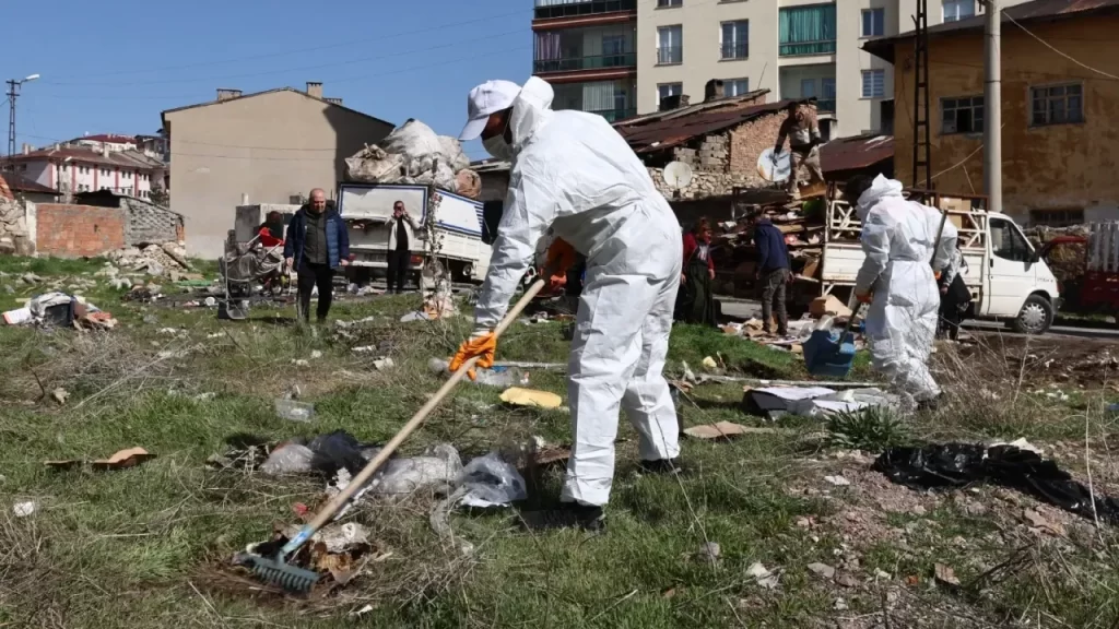 İzinsiz Atık Birikimine Yönelik Müdahale Sürüyor