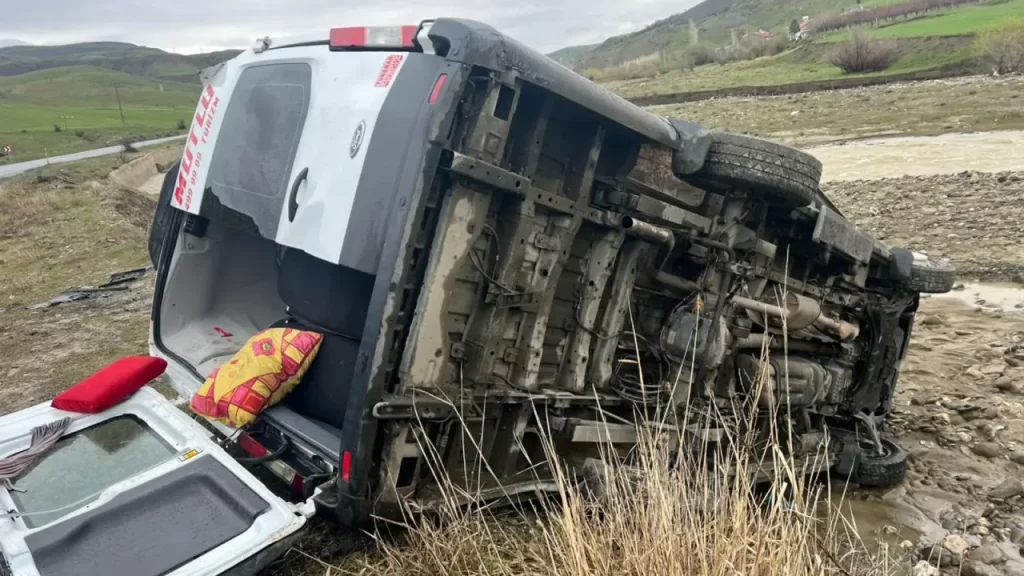 Korkut’ta minibüs faciasında 16 yaralı