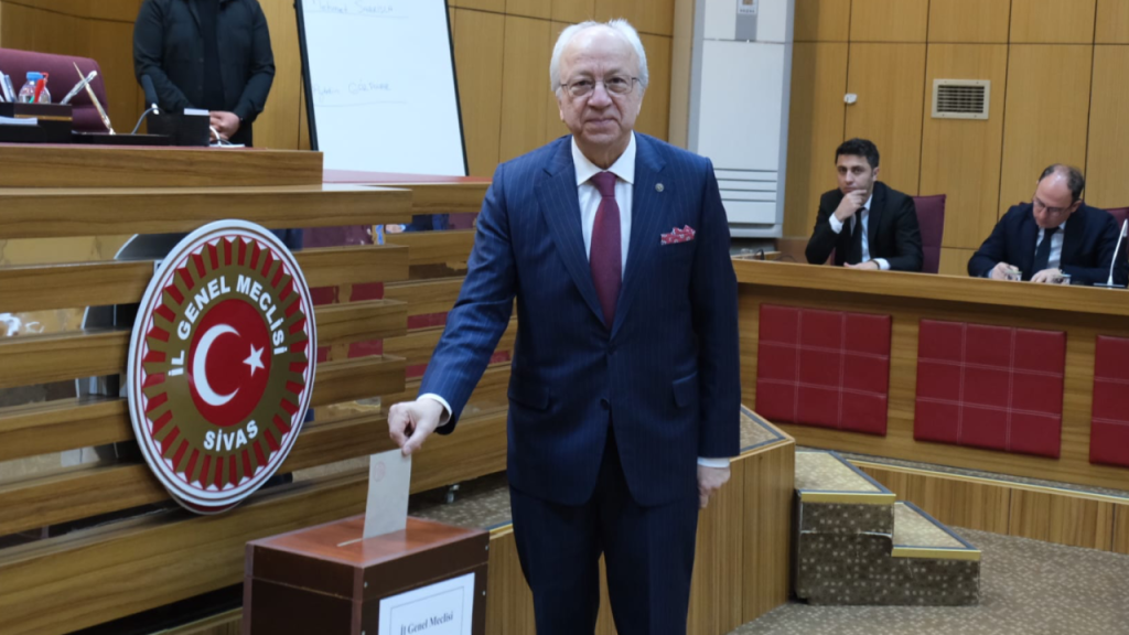 Mehmet Şarkışla yeniden başkan: Sivas İl Genel Meclisi 34 oyla güven tazeledi