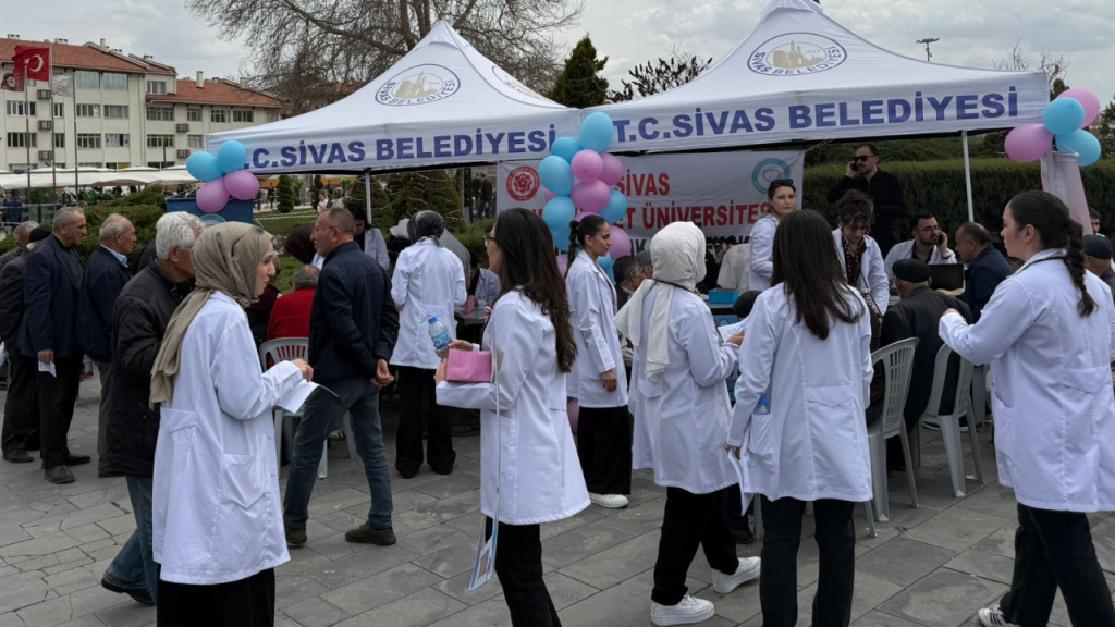 Meme ve prostat kanseri konusunda bilgilendirme standı yoğun ilgi gördü