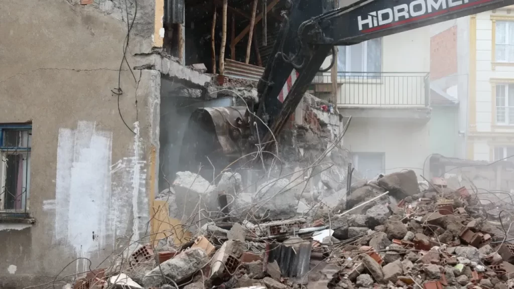 Metruk Bina Kontrollü Yıkımla Güvenliğe Katkı Sağladı