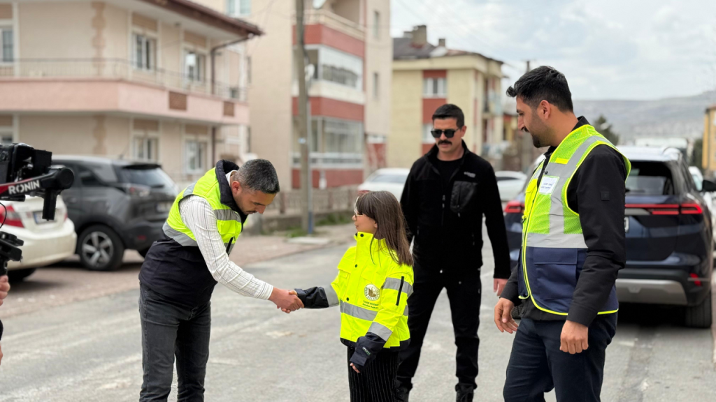Minik Başkanla 23 Nisan Coşkusu Sivas Sokaklarında