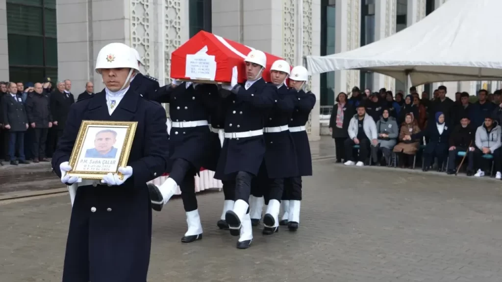 Polis memuru Sadık Çalar için tören: Ailesi ve meslektaşları yanında