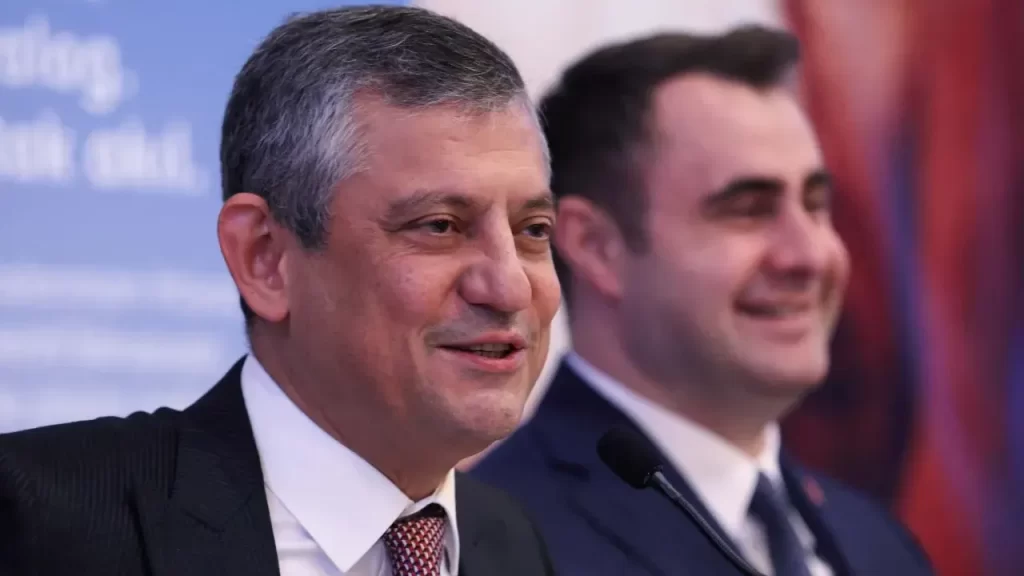 Romanlar için bütçe ve dayanışma mesajı İzmir’de öne çıktı